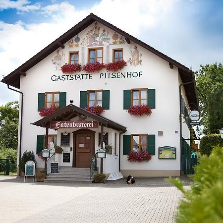 Landgasthof Pilsenhof Entenbraterei 헤헨도르프암필젠지 외부 사진