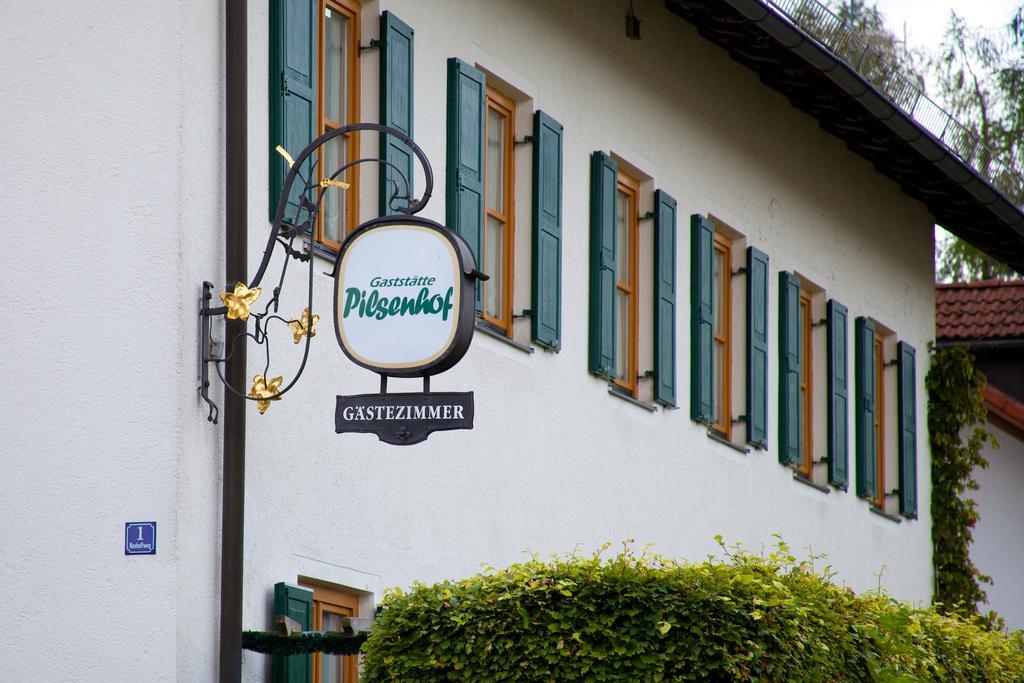Landgasthof Pilsenhof Entenbraterei 헤헨도르프암필젠지 외부 사진
