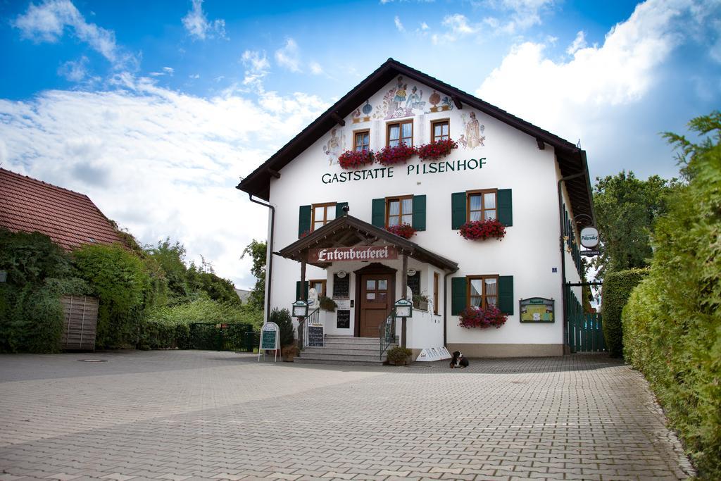 Landgasthof Pilsenhof Entenbraterei 헤헨도르프암필젠지 외부 사진