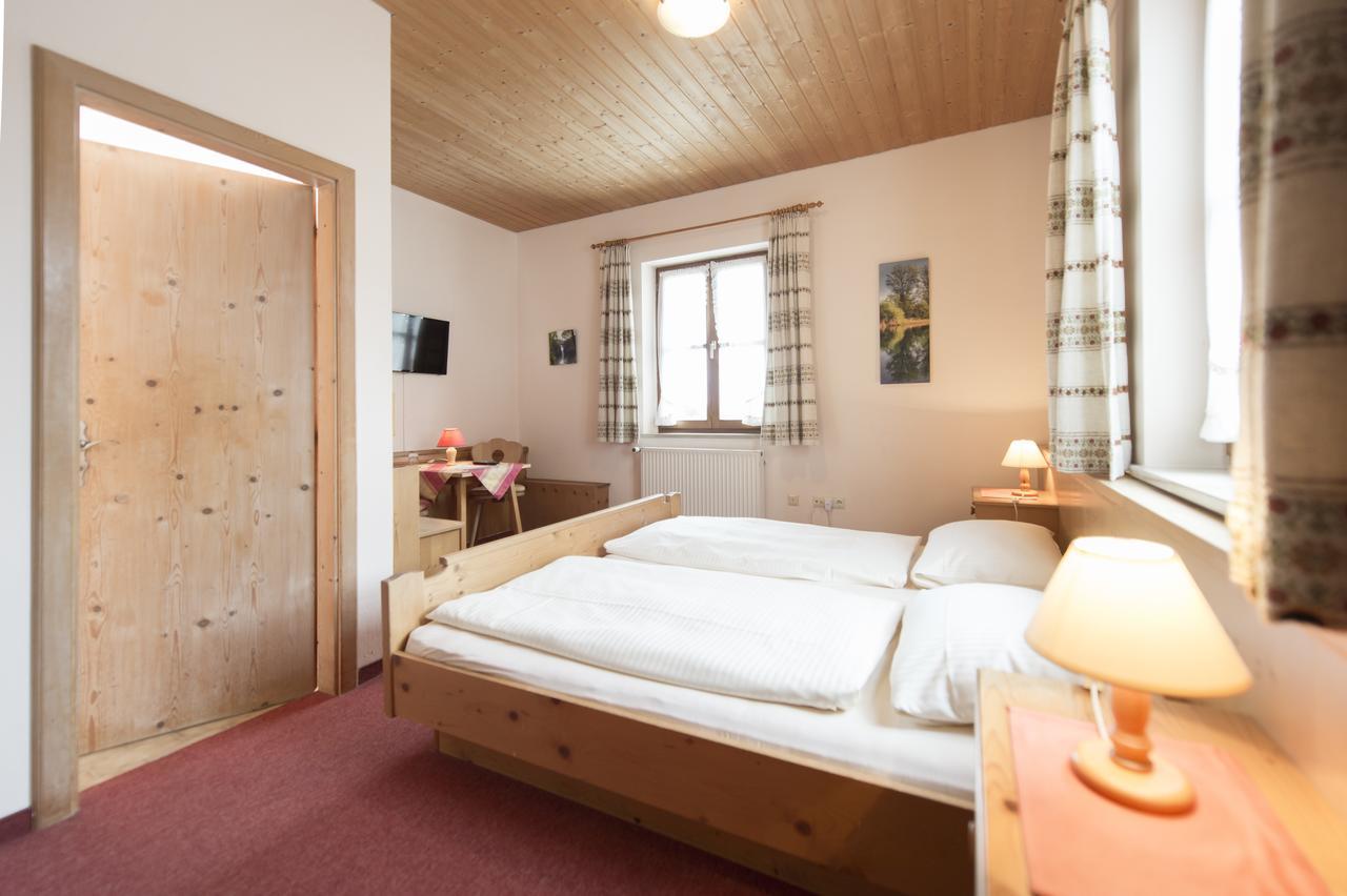 Landgasthof Pilsenhof Entenbraterei 헤헨도르프암필젠지 외부 사진
