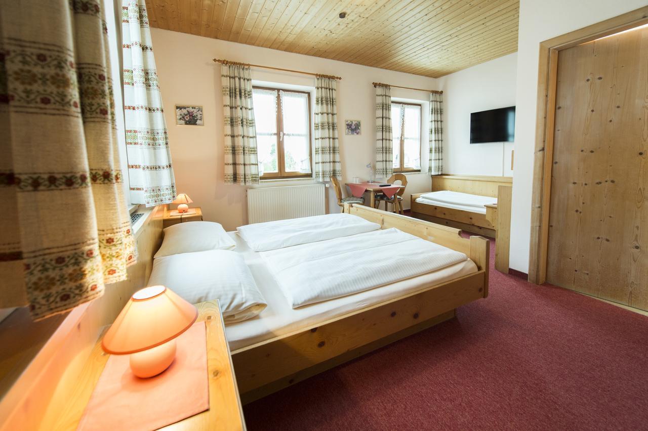 Landgasthof Pilsenhof Entenbraterei 헤헨도르프암필젠지 외부 사진